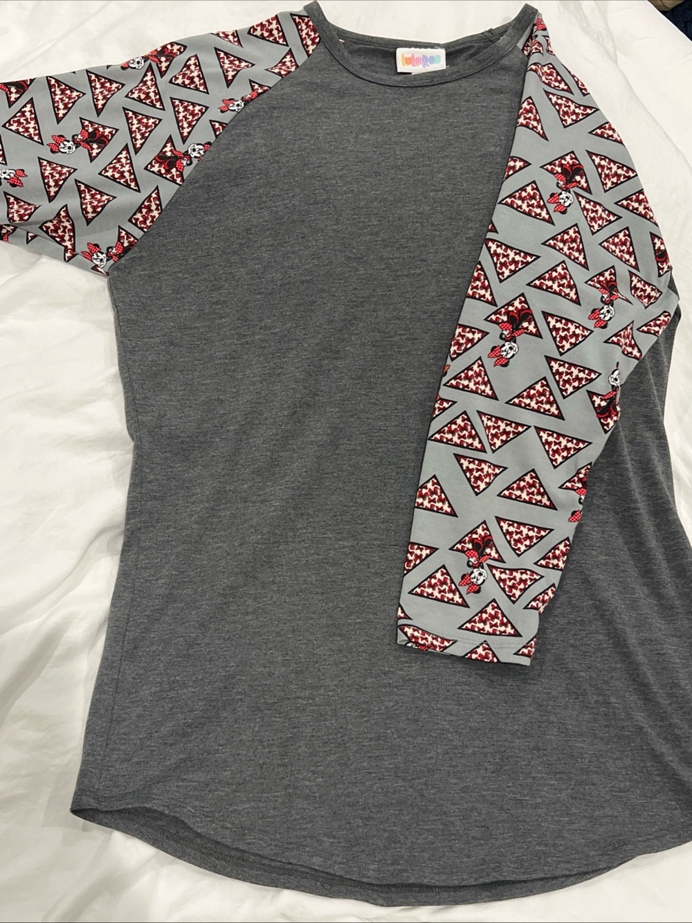 LuLaRoe Grey Tee w/ Minnie Mouse theme 3/4 sleeve Gray & Red size M Disneyland